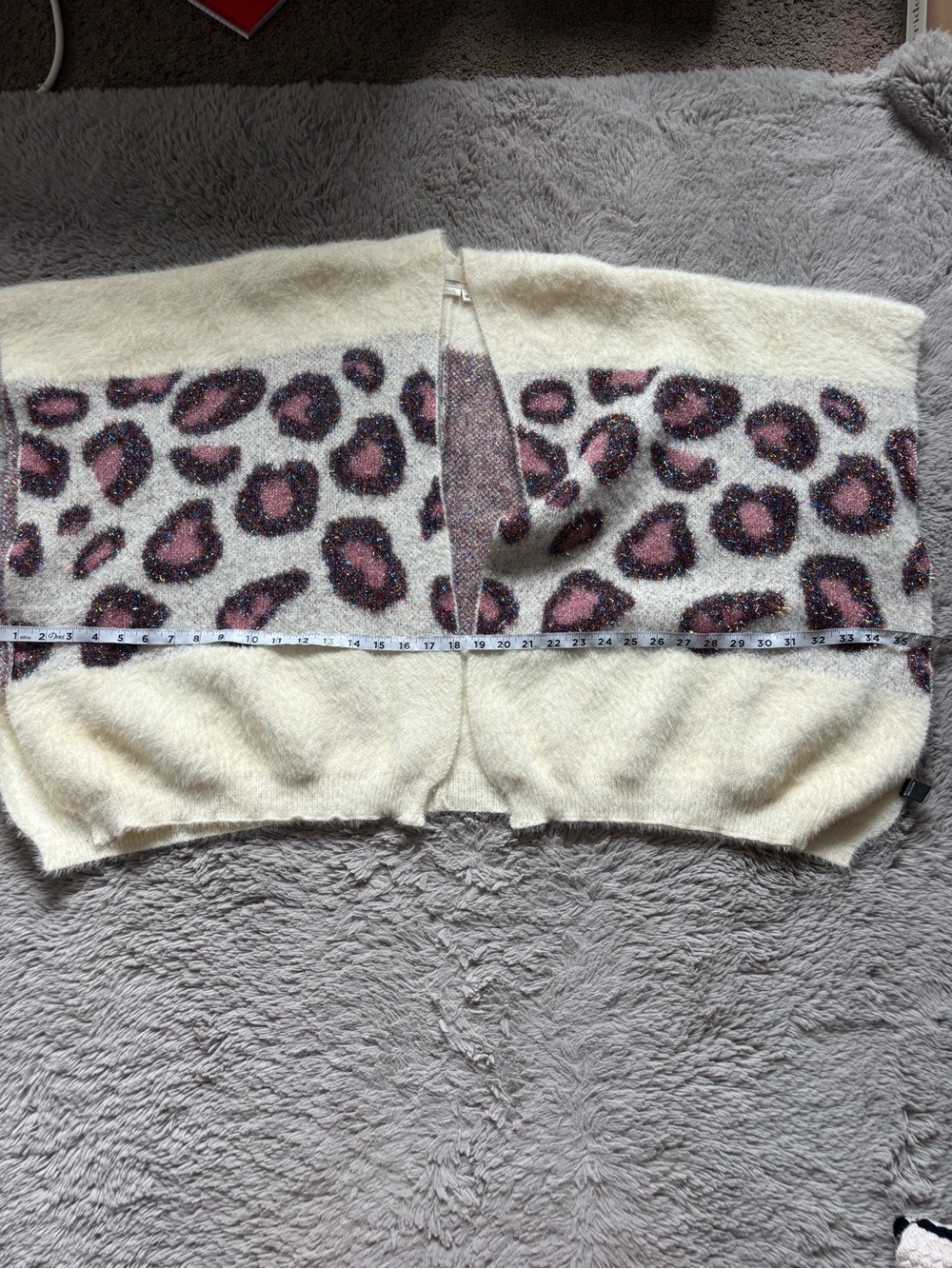 Anthropologie Fuzzy shimmer metallic leopard print shall one size - Picture 6 of 7